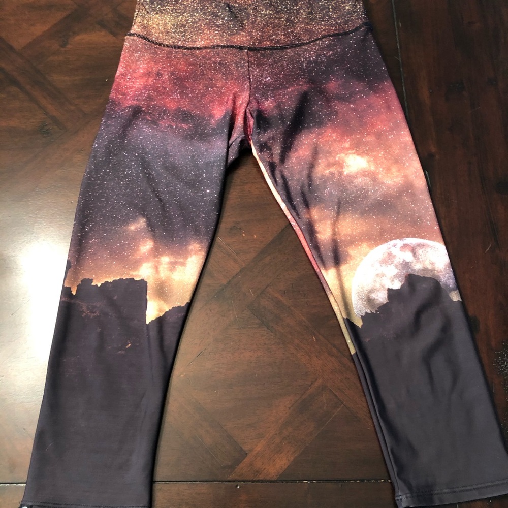 Onzie Capri activewear leggings in galaxy print